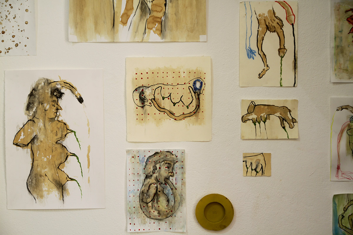 Dettaglio parete con figure e creature